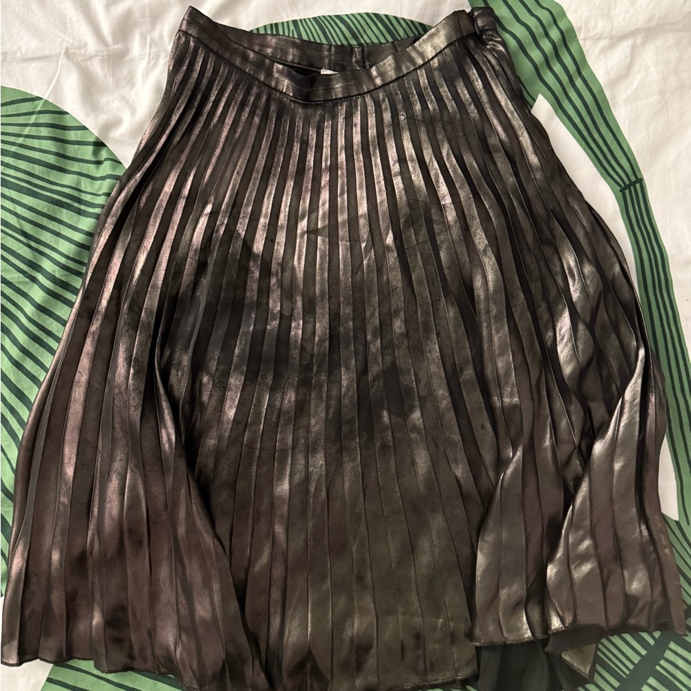ASTR The Label Metallic Pleated Skirt